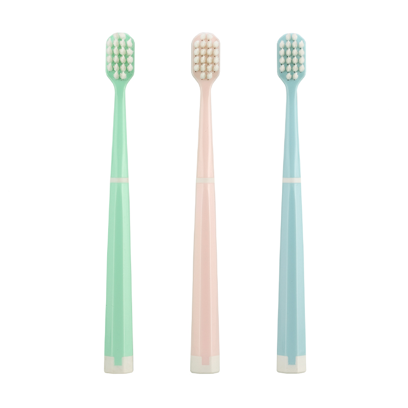 ALB-4016 แปรงสีฟันหัวกว้างที่มีขนนกอ่อนนุ่ม